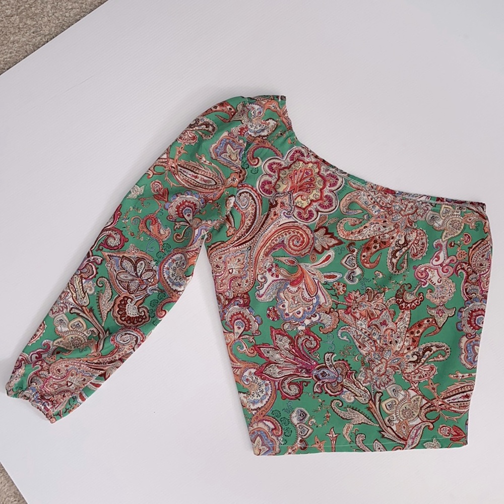 One shoulder trendy top